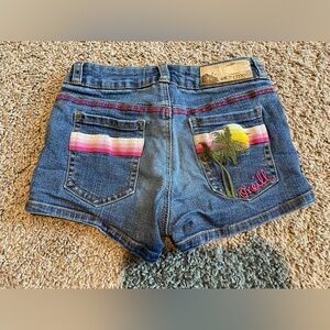 Vintage O’Neil kids shorts with beach themed embroidery on back pockets